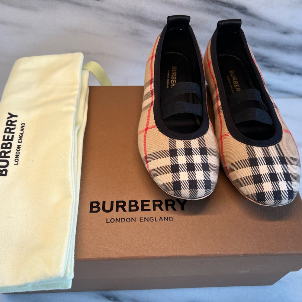 Burberry Mini Grace Check Ballerina Flats Size 1
Little Girls